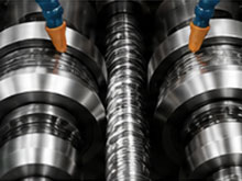 Thread rolling a ball screw